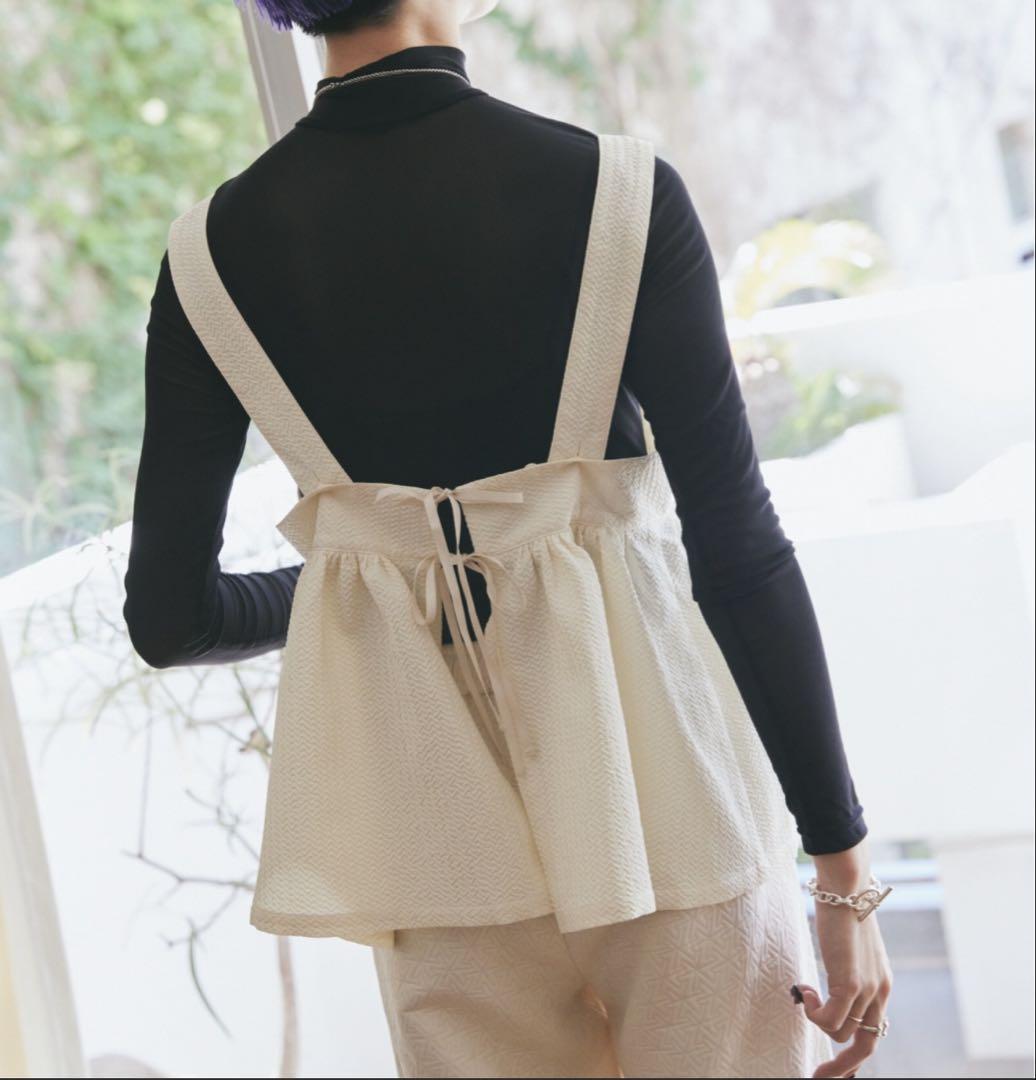 美品✨ペルナ PERNA バックリボンビスチェ オフホワイト キャミ ペプラム 美品✨ペルナ PERNA バックリボンビスチェ オフホワイト キャミ