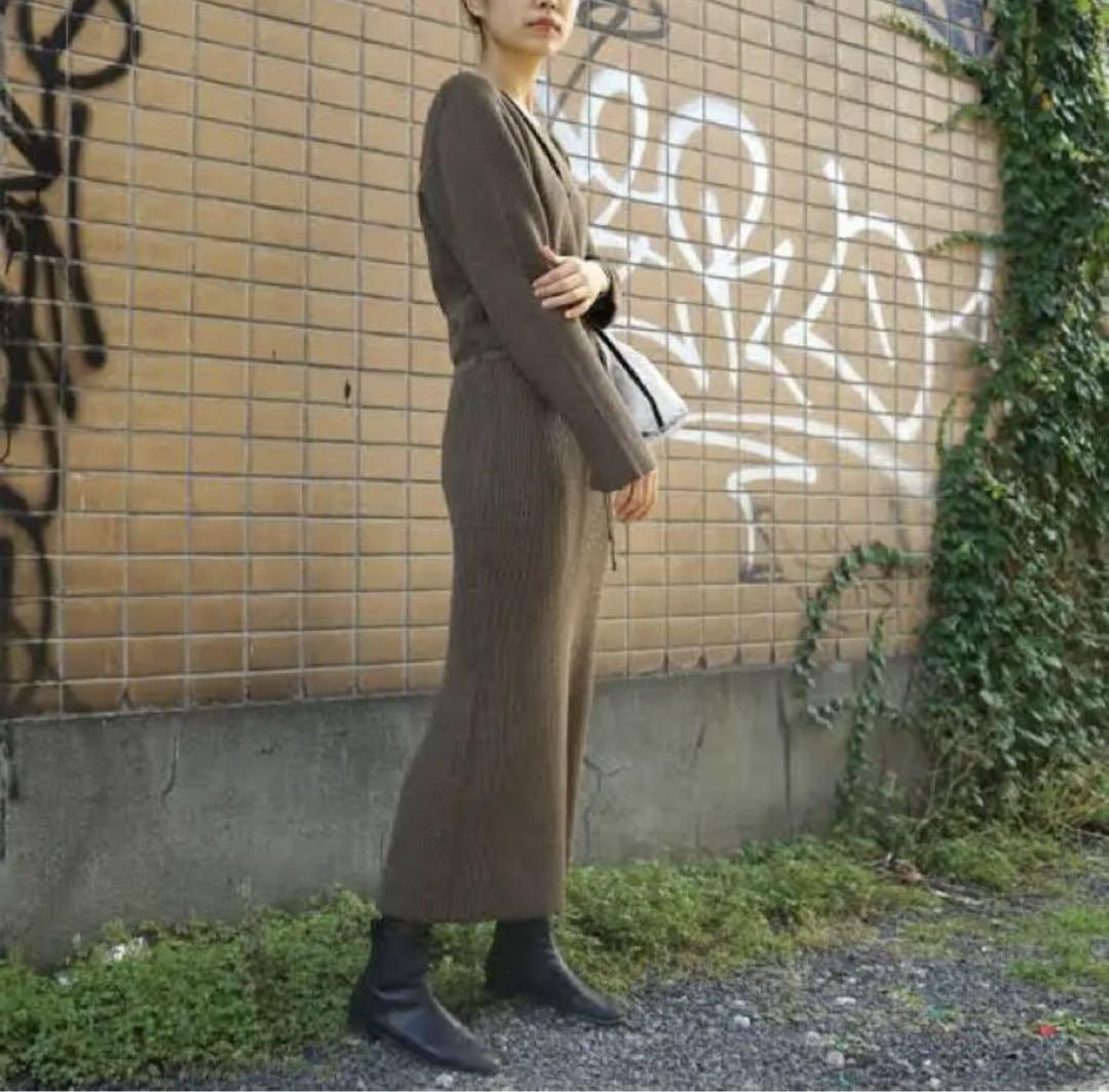 WRYHT CURVED-NECK KNIT DRESS