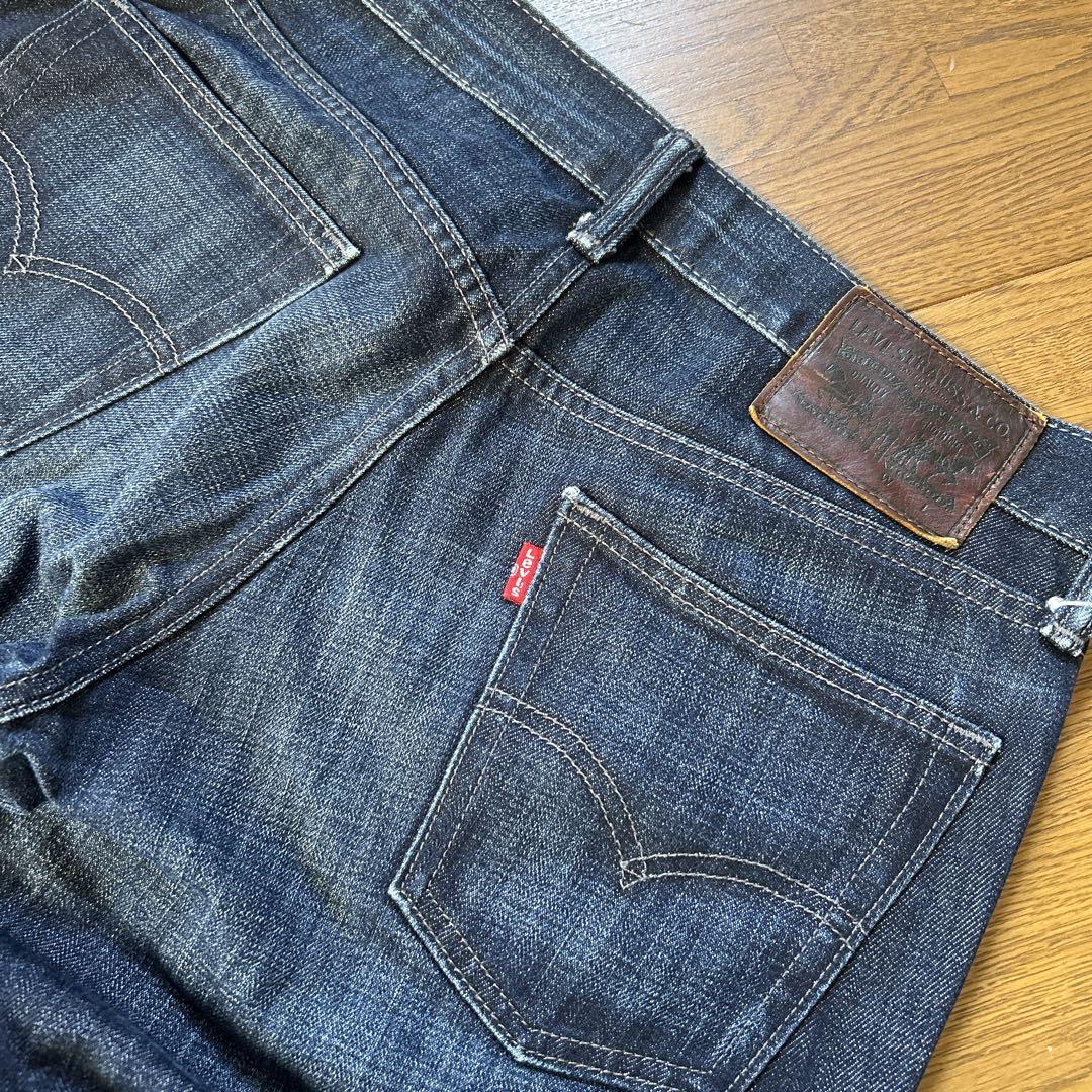 Levi's ダークブルー ストレートデニム - メルカリ
