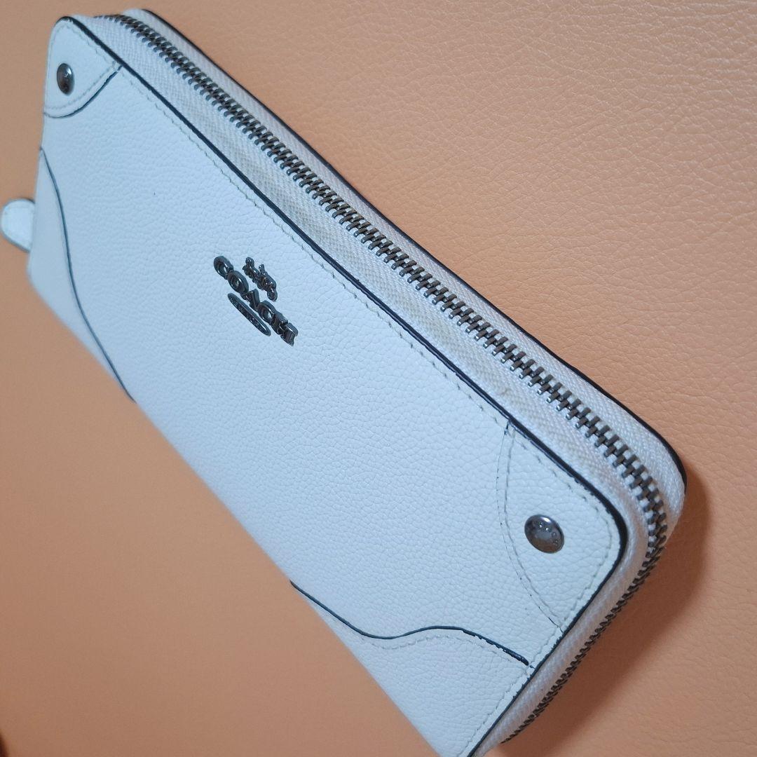 COACH　長財布　ホワイト　ラウンドファスナー