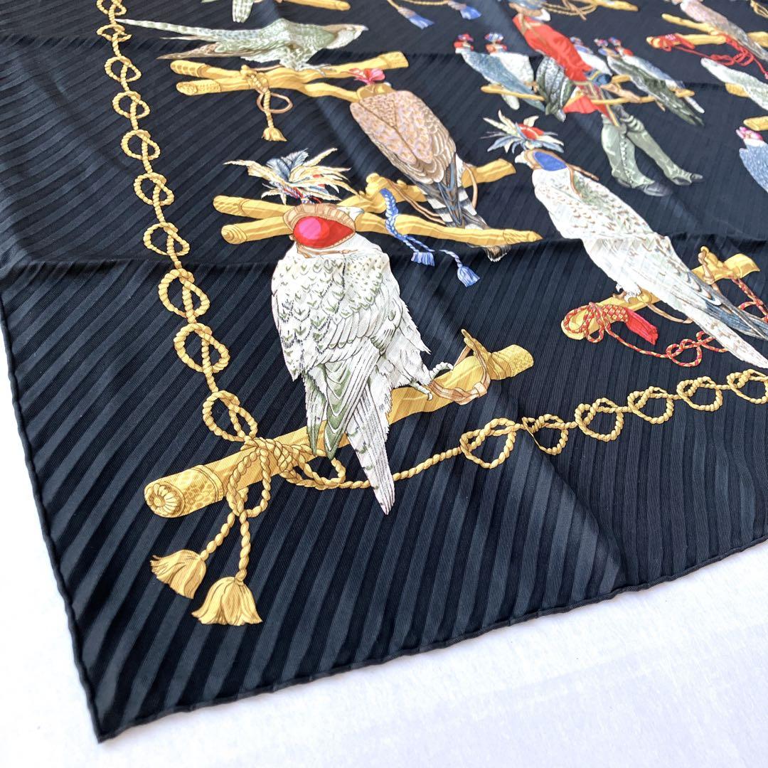 エルメス HERMES カレ 90 LES OISEAUX DU ROY 王の鳥たち スカーフ シルク レッド マルチカラー レディース 中古 ラッピング可 HERMES カレ90 Chasse a Vol スカーフ HERMES(エルメス) ⁄ 汚れ有⁄LES