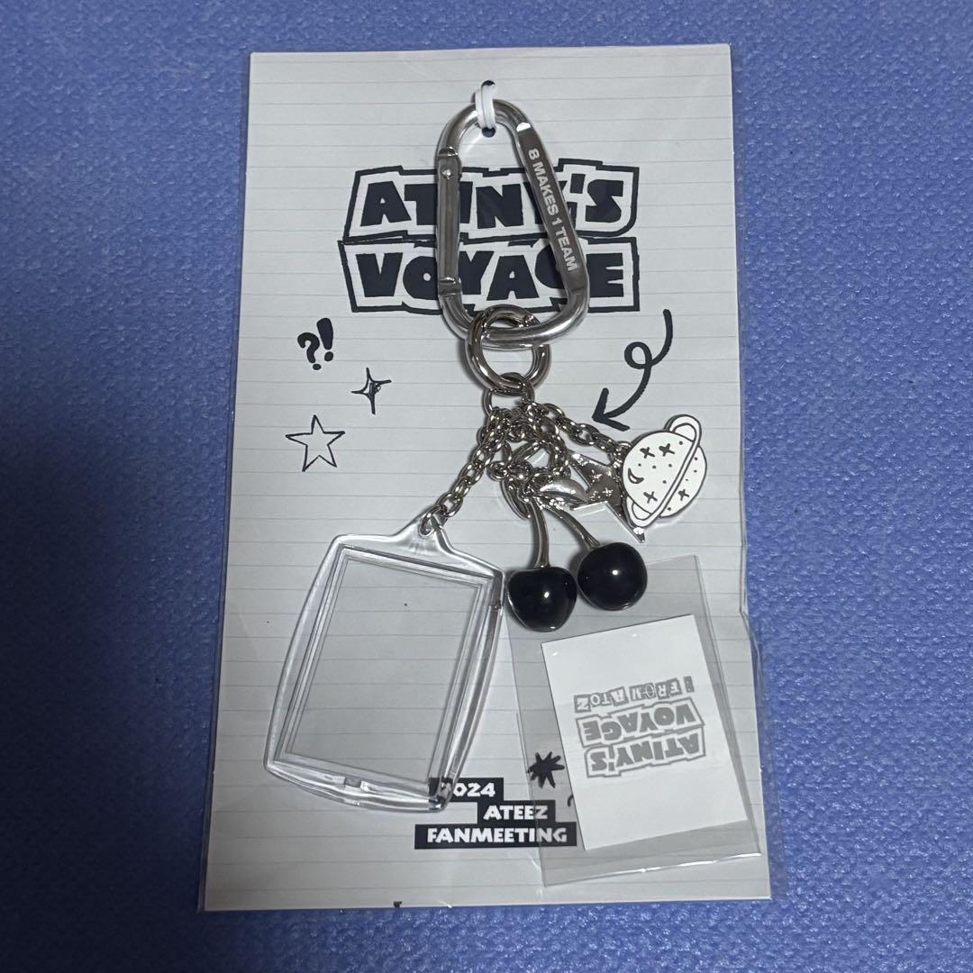 ロウンSeoulファンミーティングMD SNOWMAN KEYRING - メルカリ