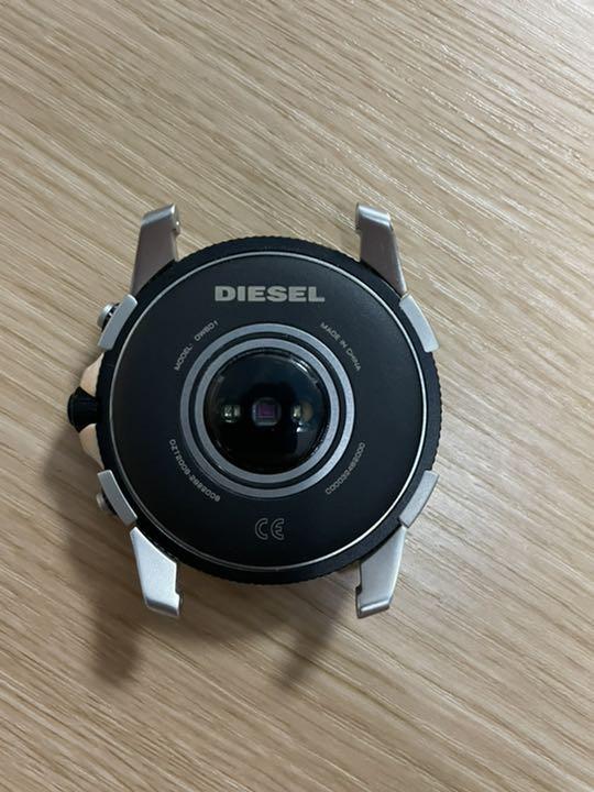 DIESEL スマートウォッチ DIESEL純正ワイヤレス充電器つき