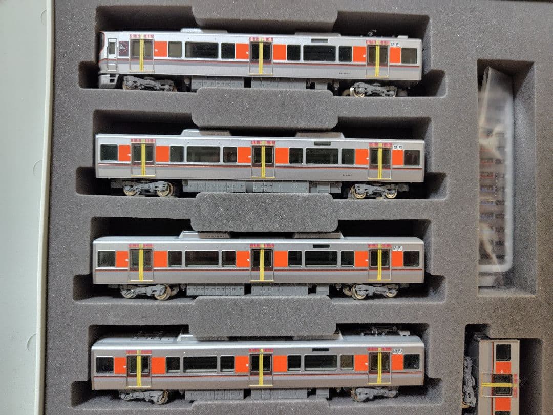 TOMIX 98230&98231 JR 323系通勤電車(大阪環状線) 8両 TOMIX 98230&98231 JR 323系通勤電車(大阪環状線) 8両