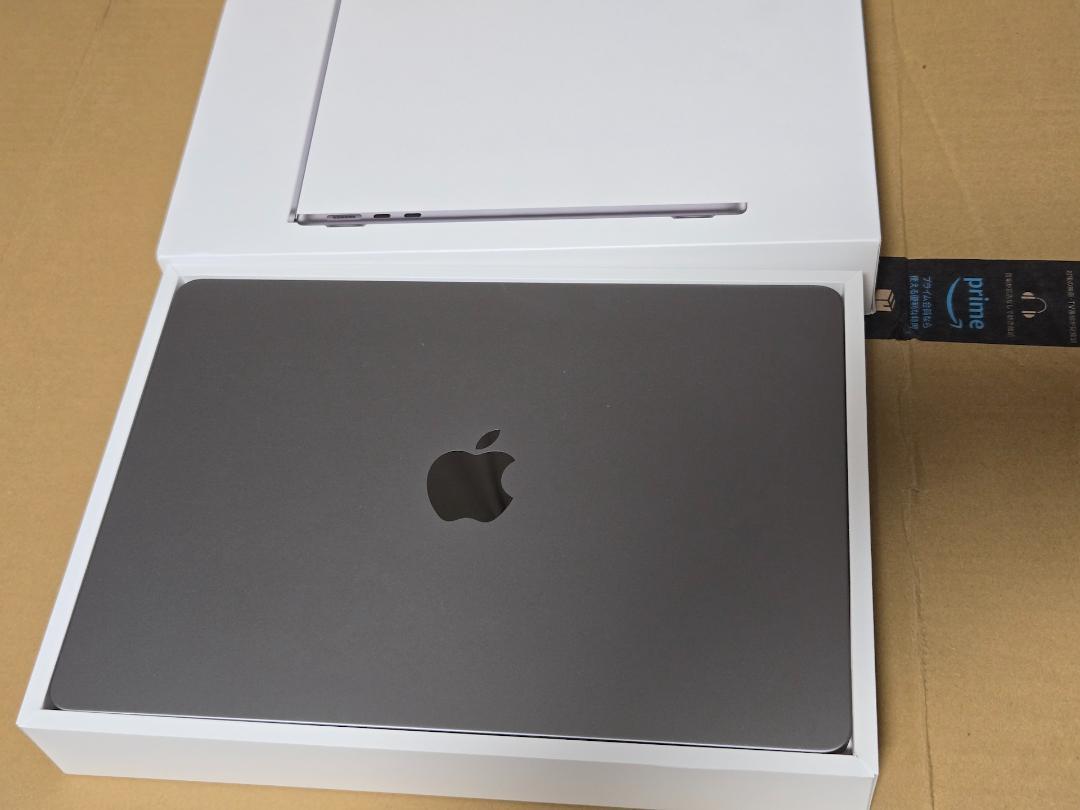 MacBook Air 13.6インチ M2/16GB/256GB Apple 2022 MacBook Air Laptop with M2 chip: Built for Apple