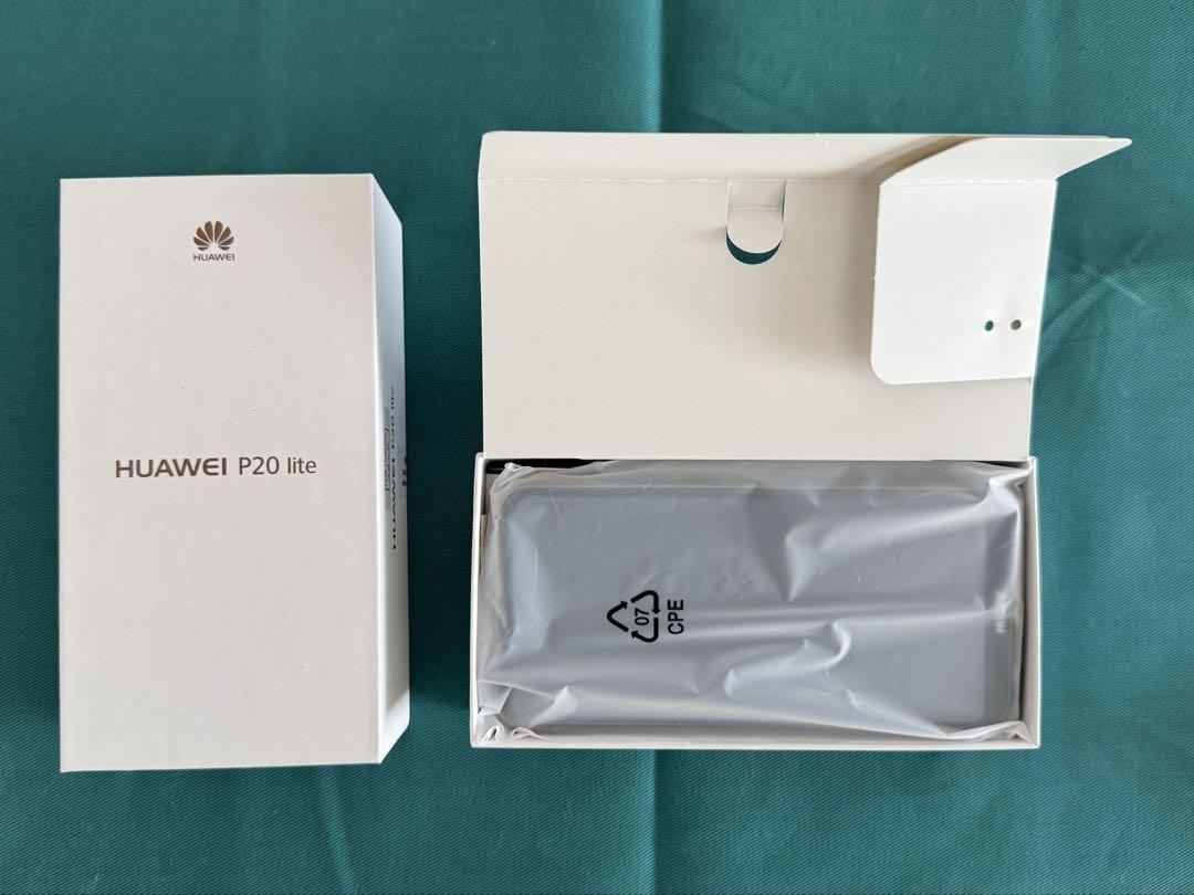 HUAWEI P20 Lite 本体と付属品