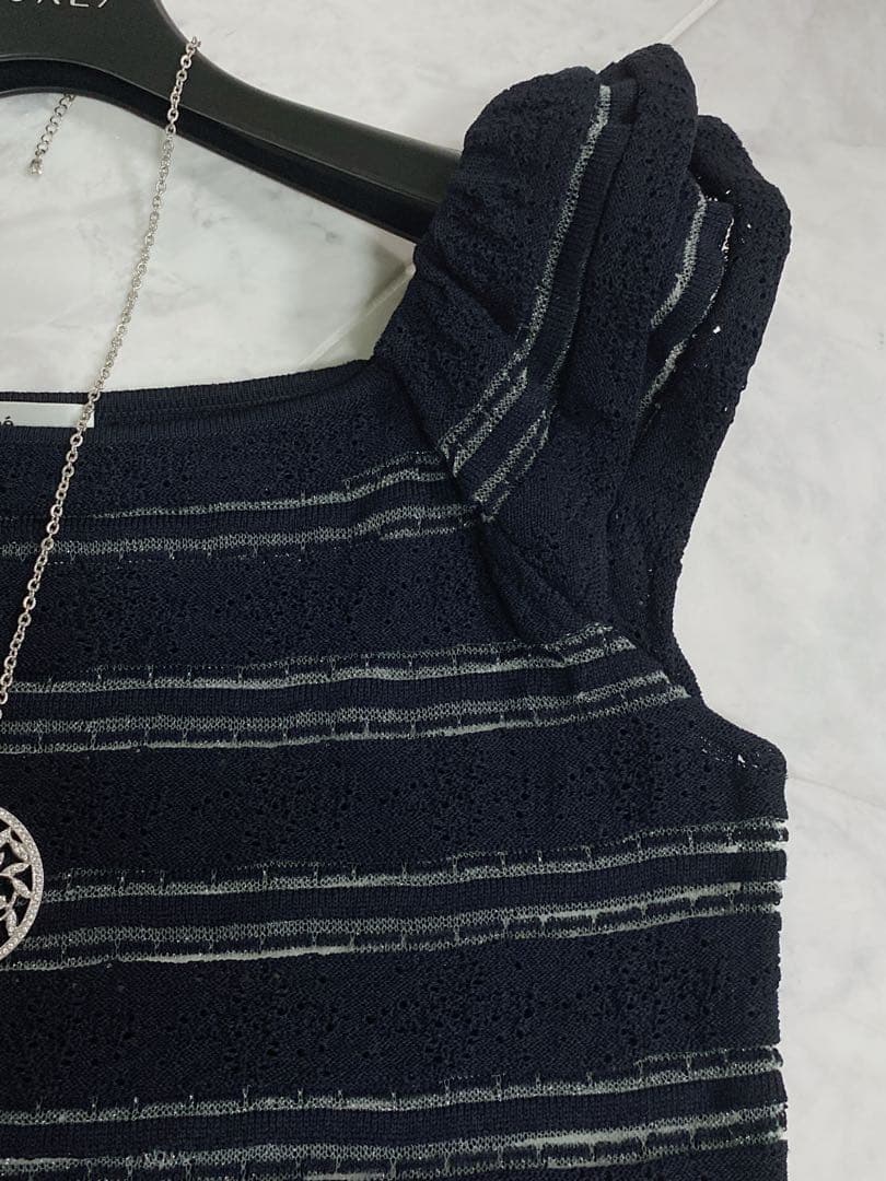 大感謝セール Rene ニットトップス ブラック×シルバー ボーダー柄透かし編み38S・Rene