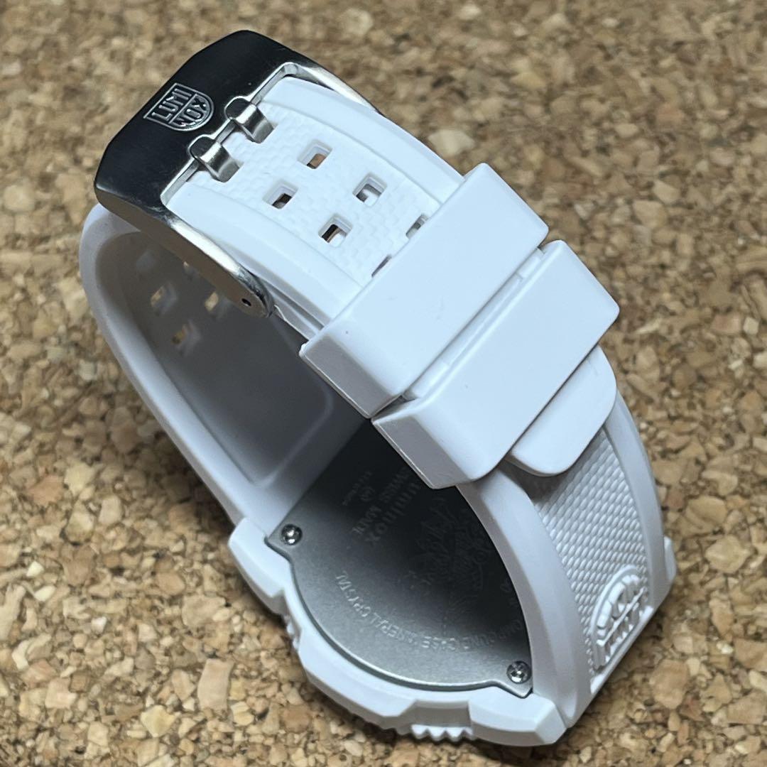 【美品】LUMINOX シリーズ7050 ホワイト／クォーツ