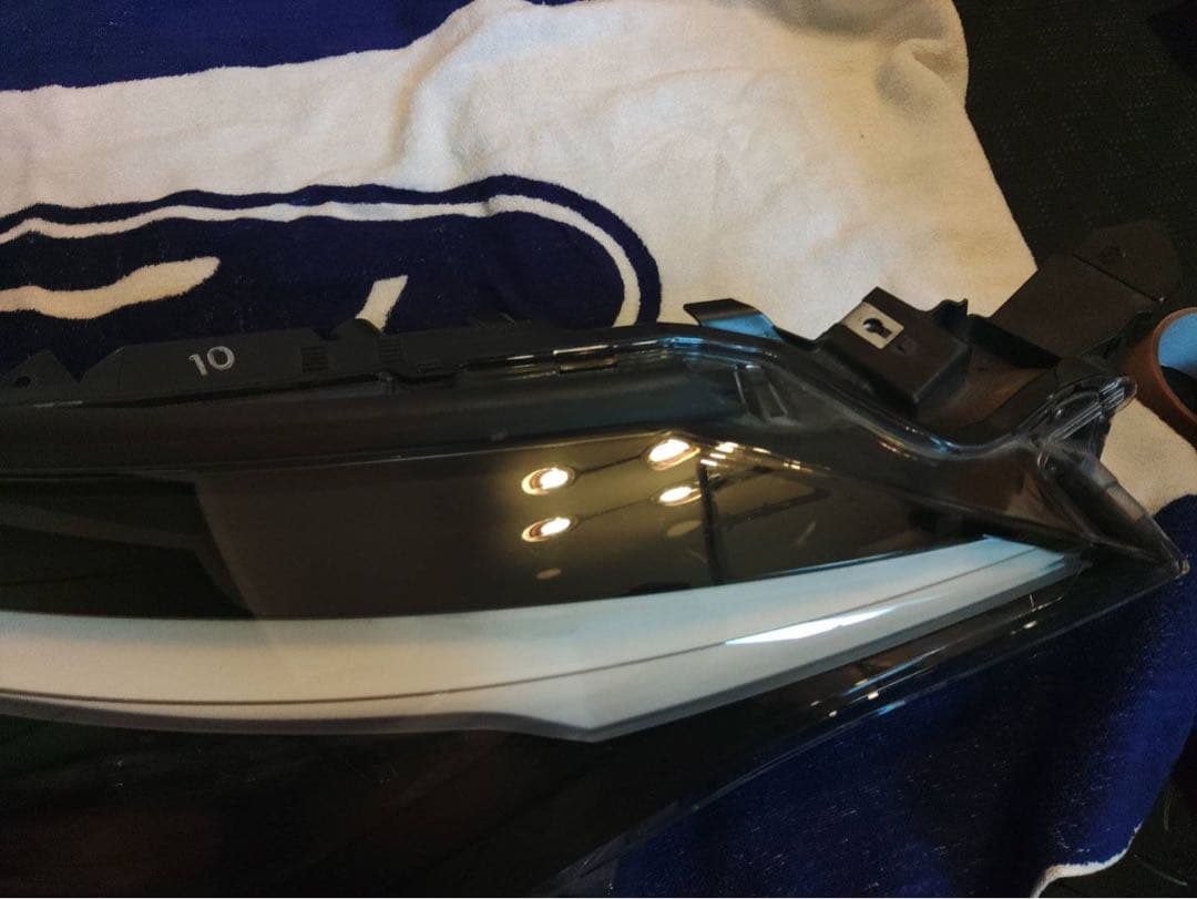 トヨタ　C-HR 後期　右ライト　KOITO 10-116