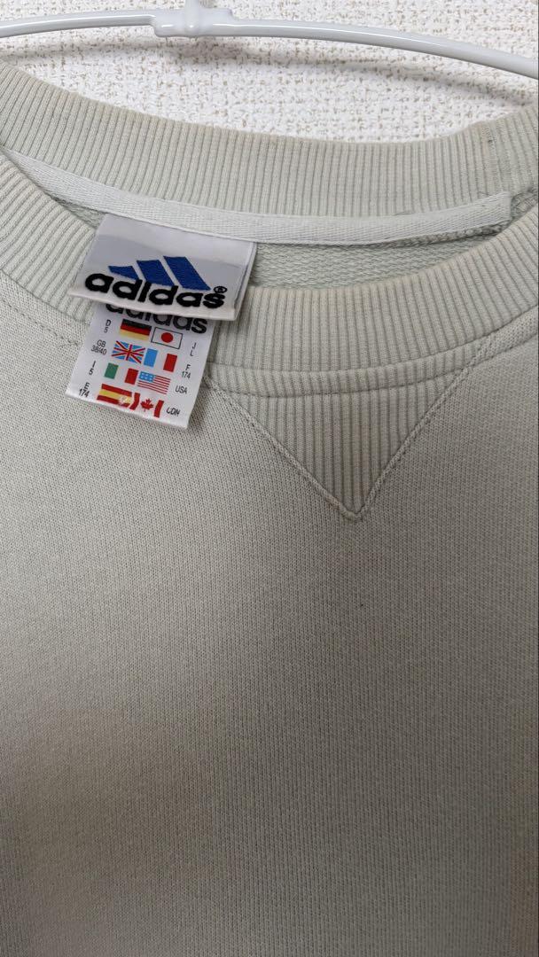 adidas ライトグレー クルーネック トレーナー