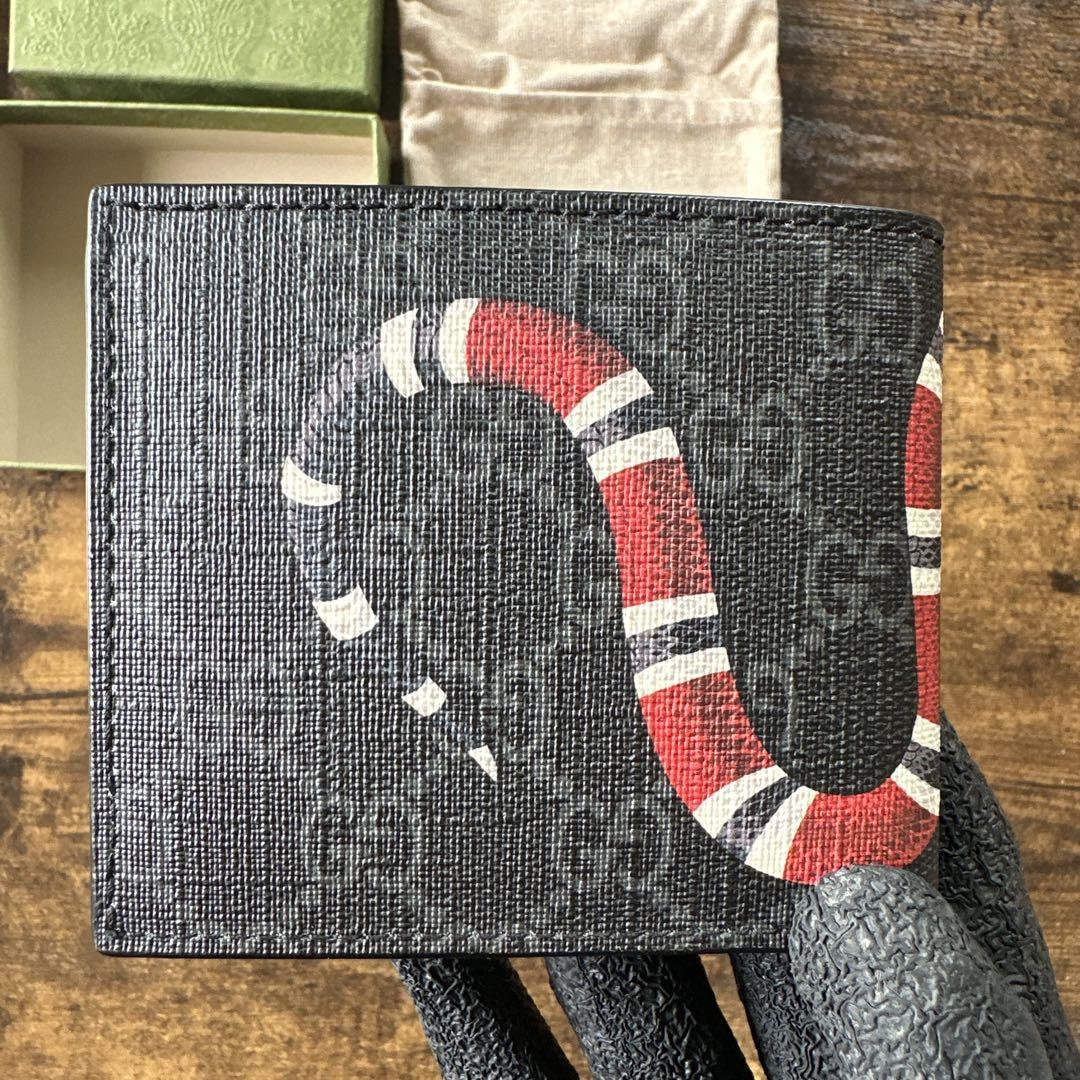 (美品)GUCCI スネーク柄 二つ折り財布