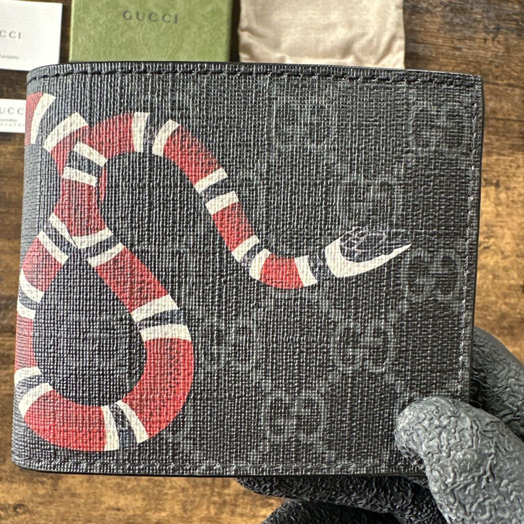 (美品)GUCCI スネーク柄 二つ折り財布