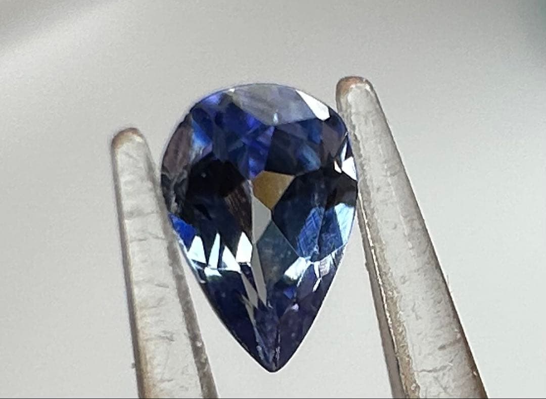 ベニトアイトルース　0.097ct