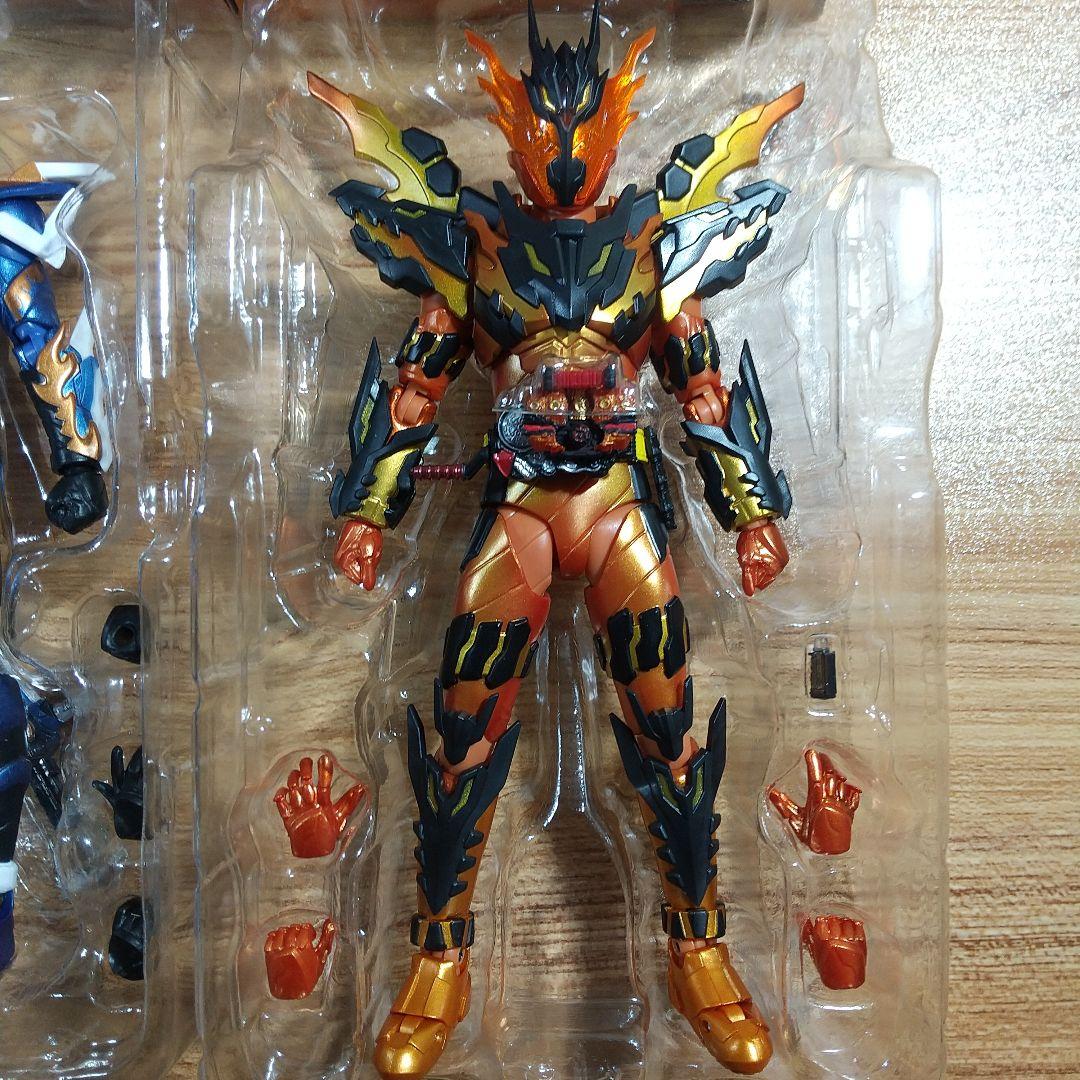 S.H.Figuarts 仮面ライダークローズ & クローズマグマ + オマケ