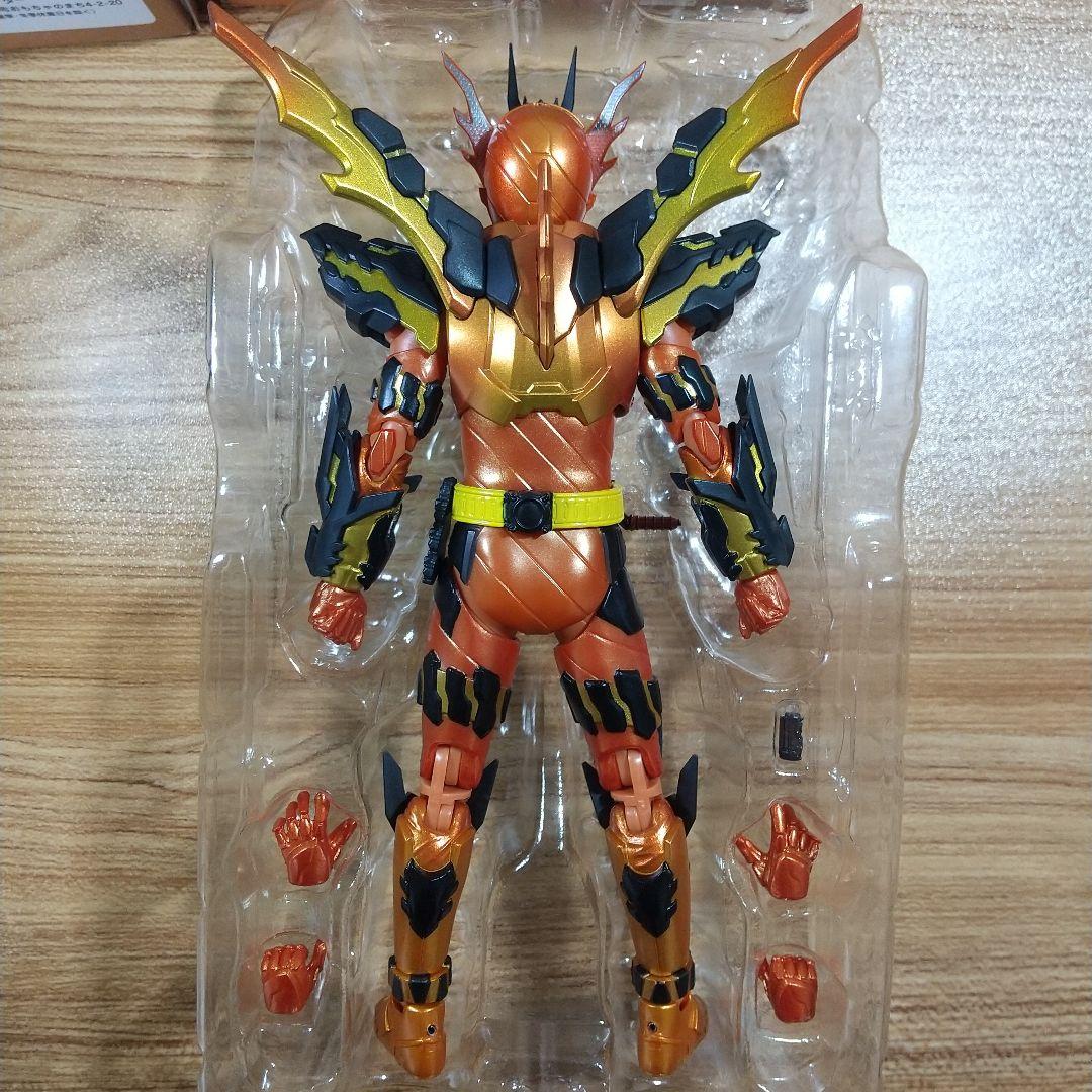 S.H.Figuarts 仮面ライダークローズ & クローズマグマ + オマケ