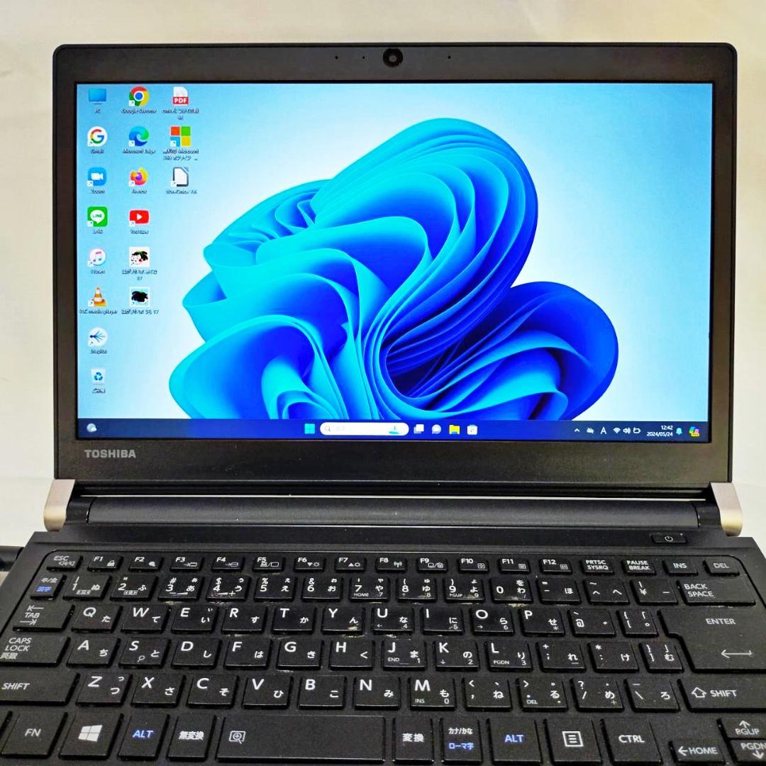軽量コンパクト【美品】13.3インチ 最新SSDで爆速 ✨設定済ノートパソコン