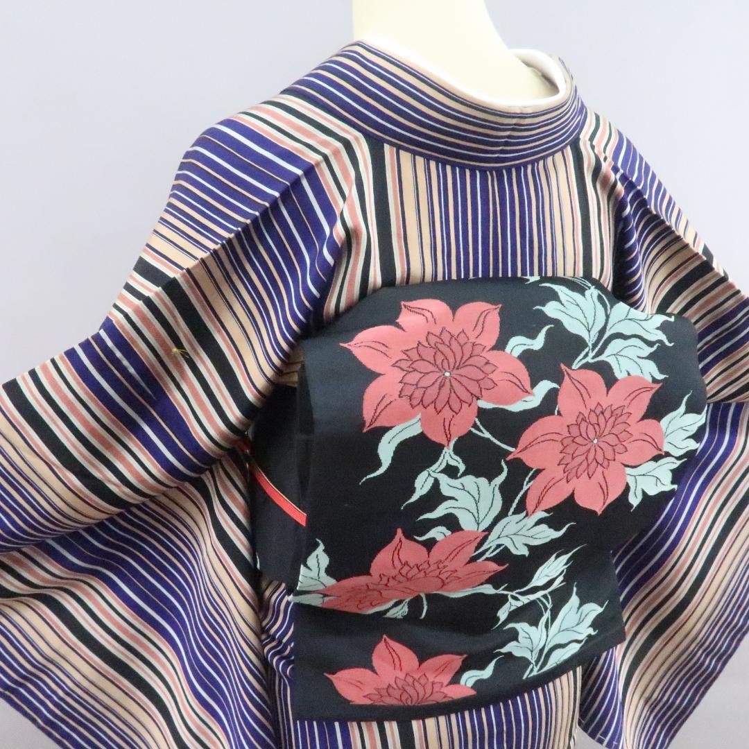 アンティーク“紅を引いてにっこり微笑み、泳ぎ上手なお花を発見