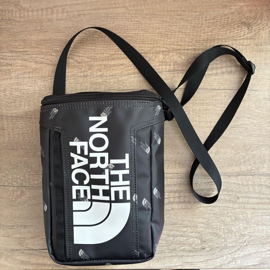 THE NORTH FACE ヒューズボックスポーチ 4,600円