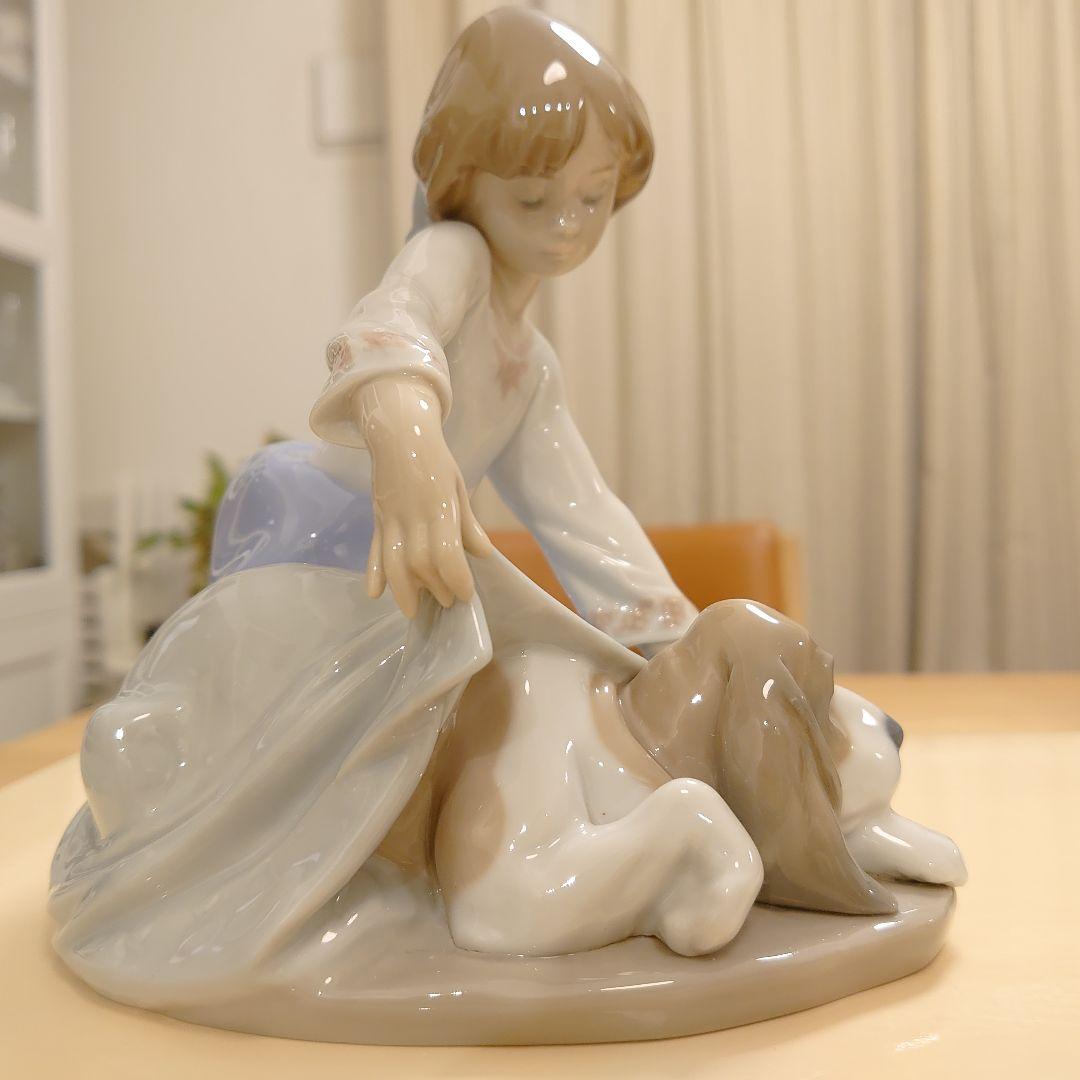 リヤドロ LLADRO 風邪をひかないように NO 5688 フィギュリン