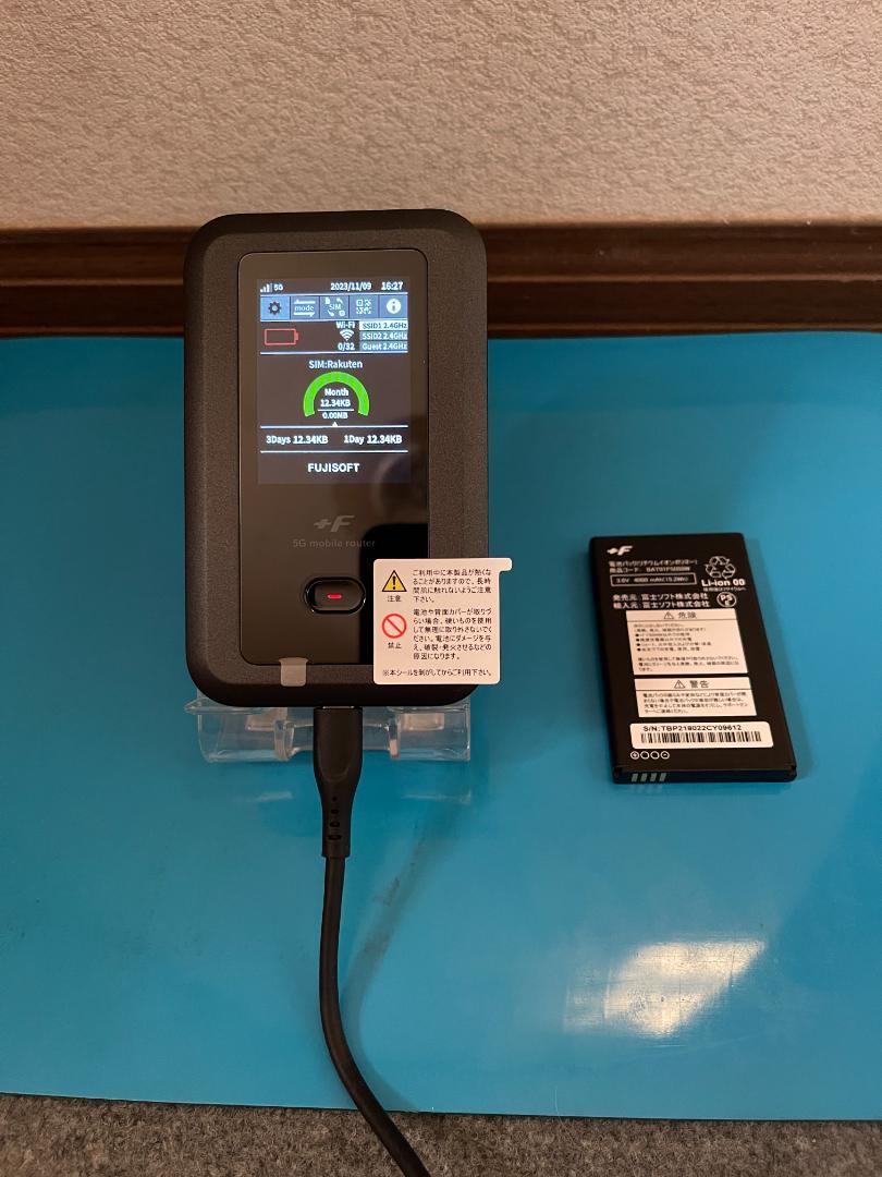 【新品同様】富士ソフト 高速モバイルルーター +F FS050W 画像1