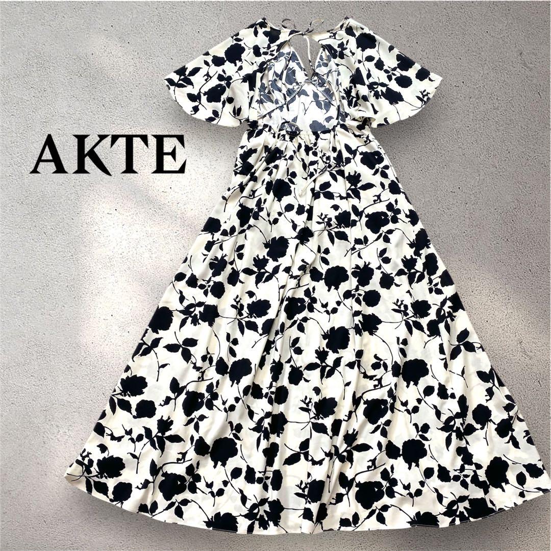 AKTE アクテ　フレアスリーブバックオープンワンピース　白黒　花柄