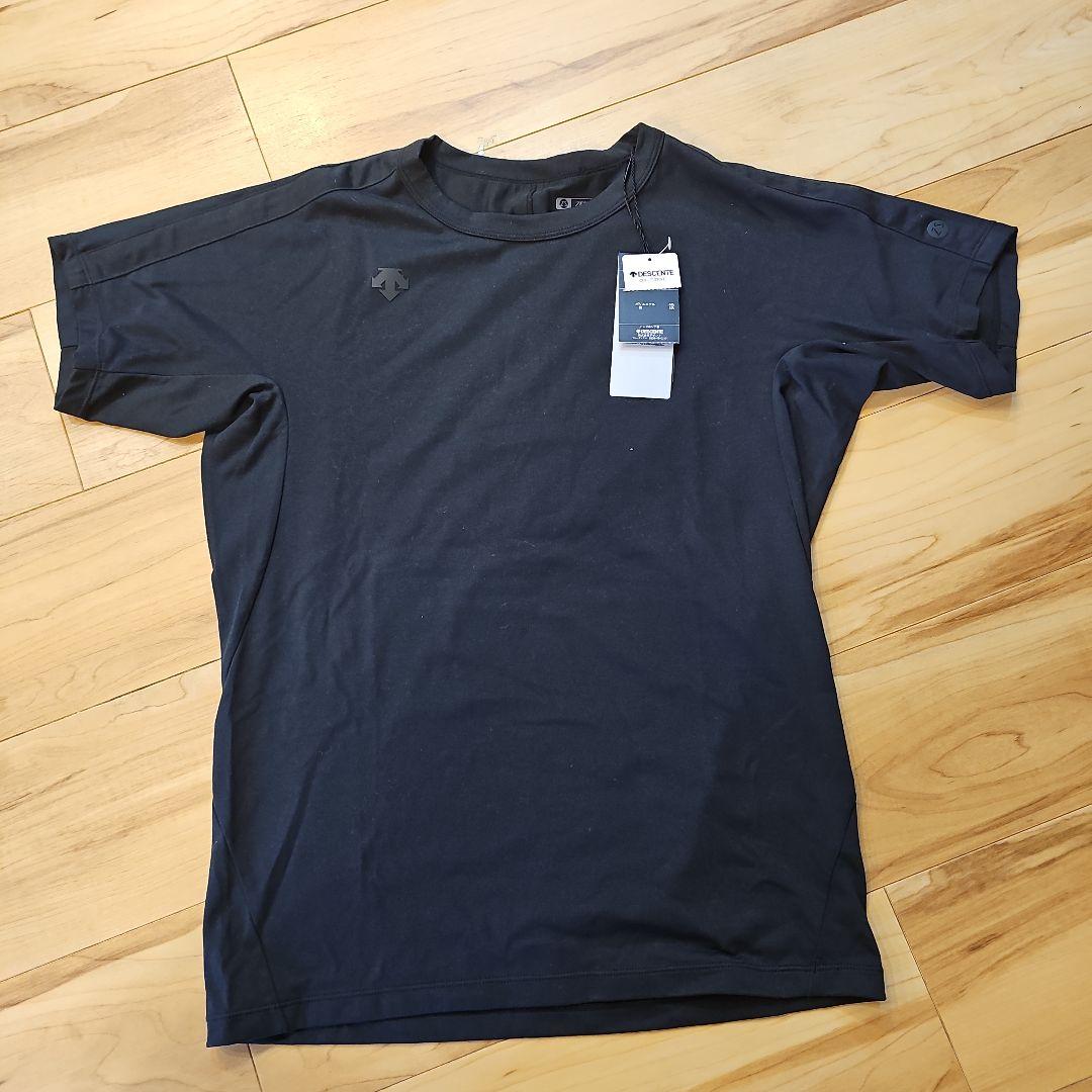 新品未使用　DESCENTE ブラック Tシャツ Sサイズ　デサント