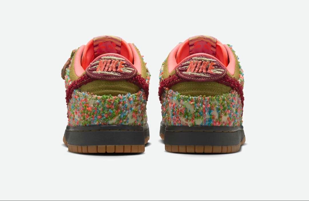 Nike スニーカー オリーブグリーン/マルチカラー