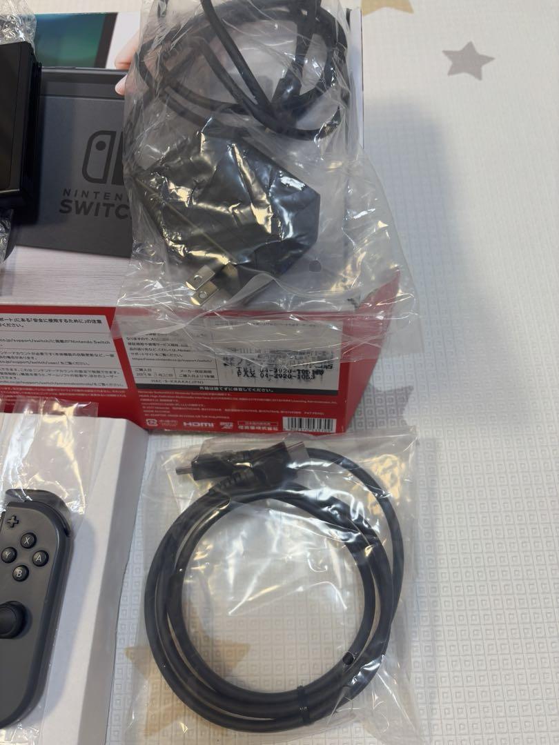 【美品】Nintendo Switch 本体　グレー