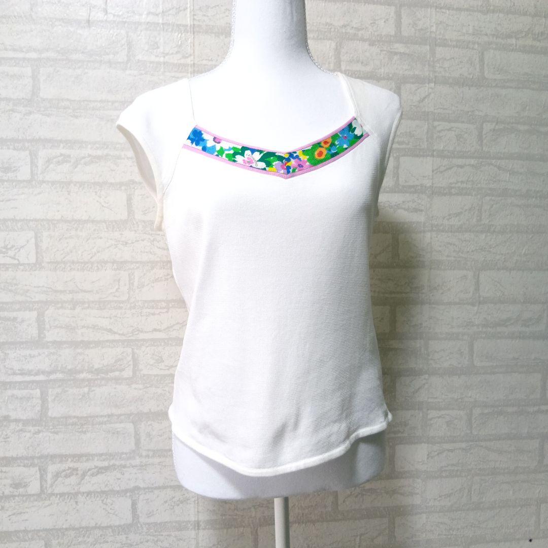 レオナール　ホワイト ノースリーブ 　花柄　コットン　きれいめ美品✨️