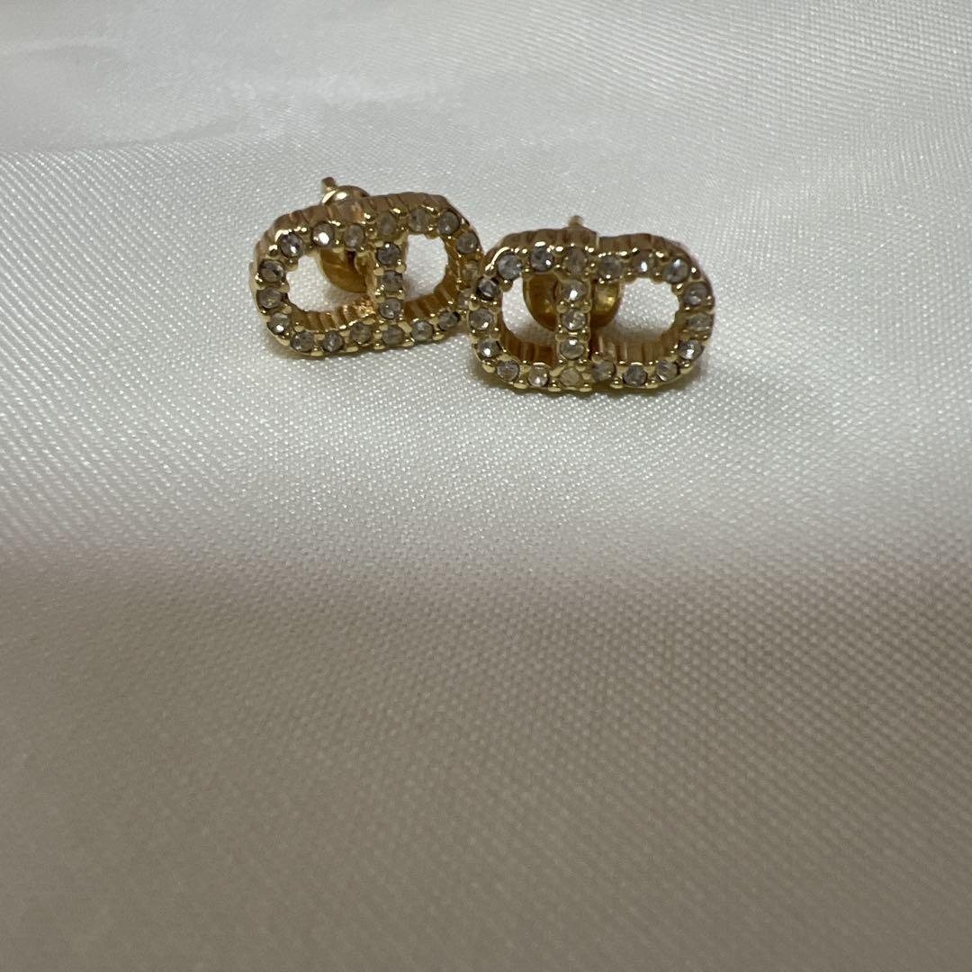 Diorピアス