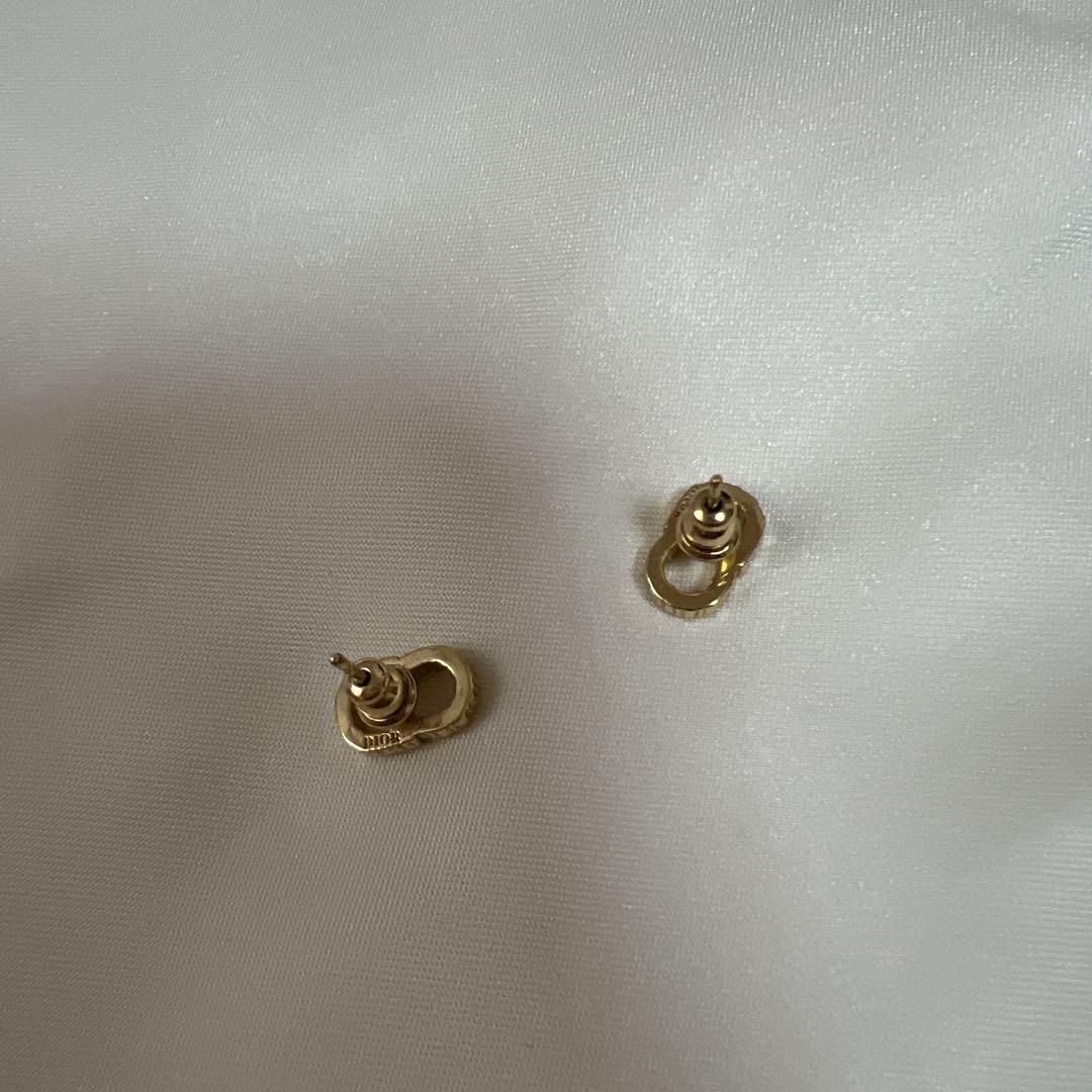 Diorピアス
