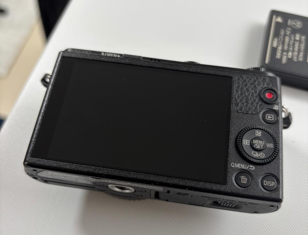 ま*ん様 LUMIX DMC-GM1 超コンパクト一眼 + グリップ