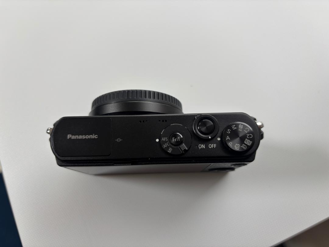 ま*ん様 LUMIX DMC-GM1 超コンパクト一眼 + グリップ