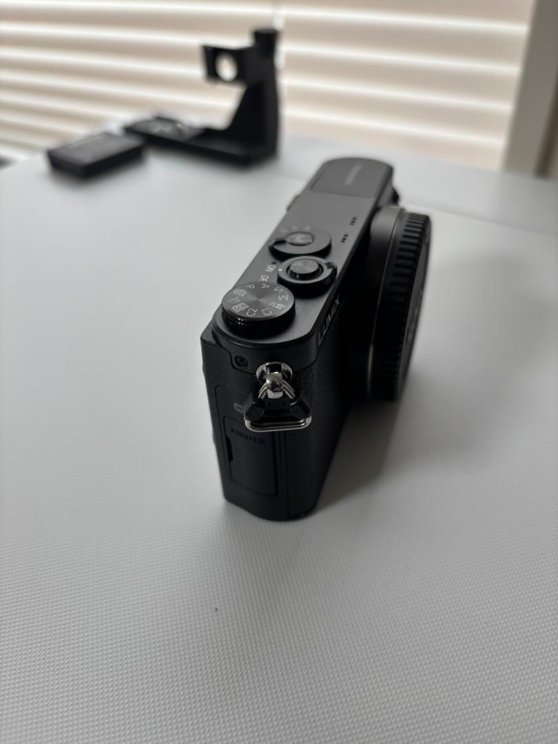ま*ん様 LUMIX DMC-GM1 超コンパクト一眼 + グリップ