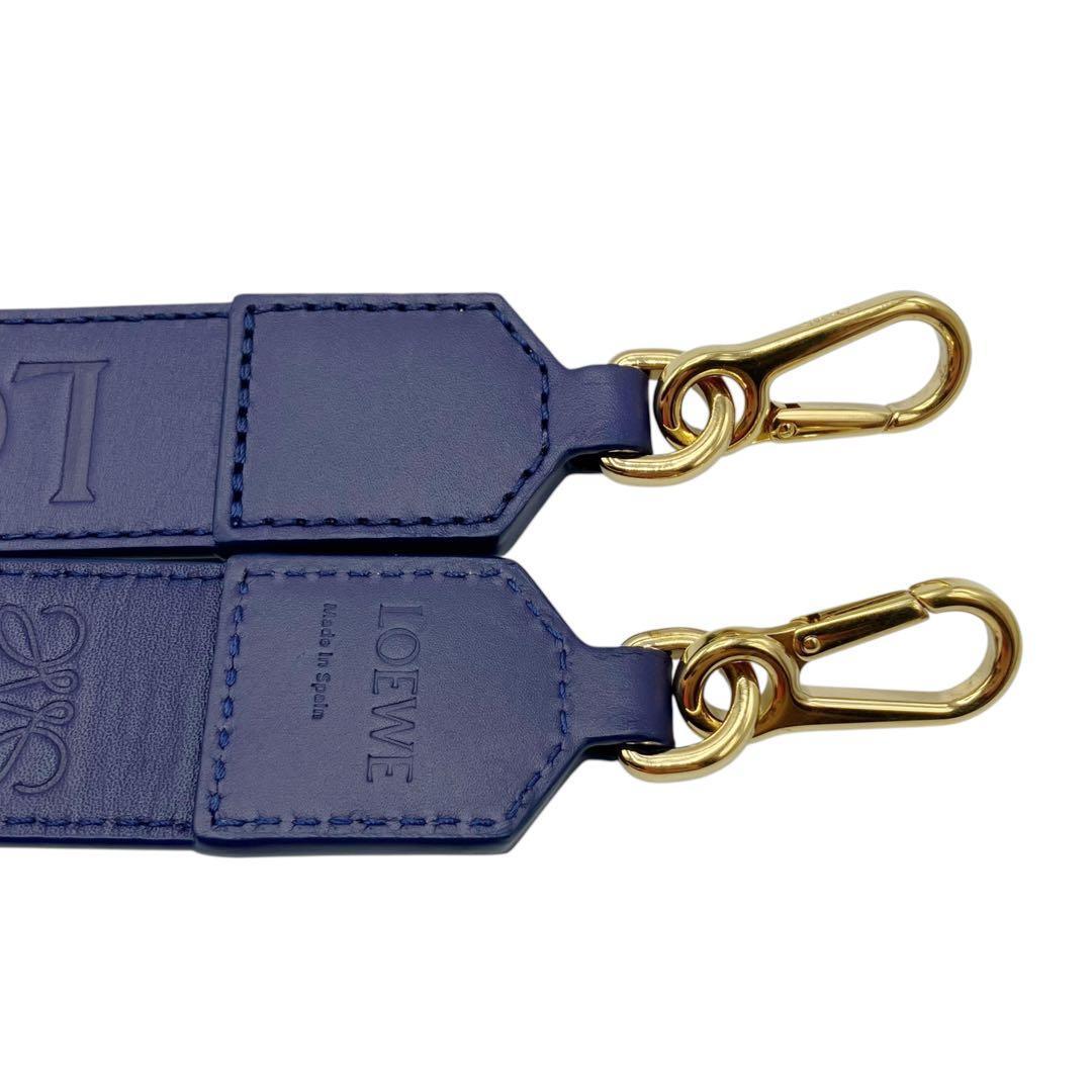 美品✨ ロエベ アナグラム エンボスロゴ ショルダーストラップ 美品✨ ロエベ アナグラム エンボスロゴ ショルダーストラップ