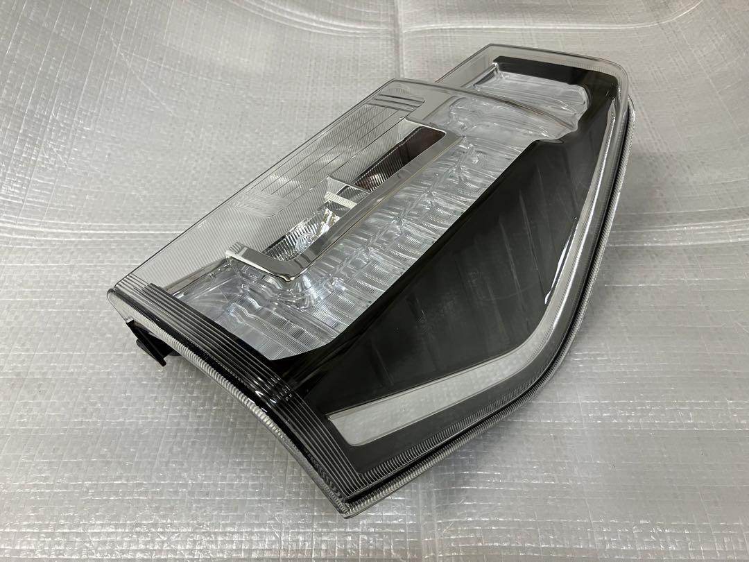 ♦︎ダイハツ タントカスタムLA600S右純正テール♦︎インナー