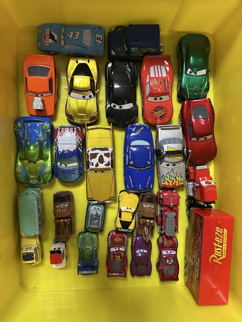 Disney カーズ　トレーラーとミニカーセット