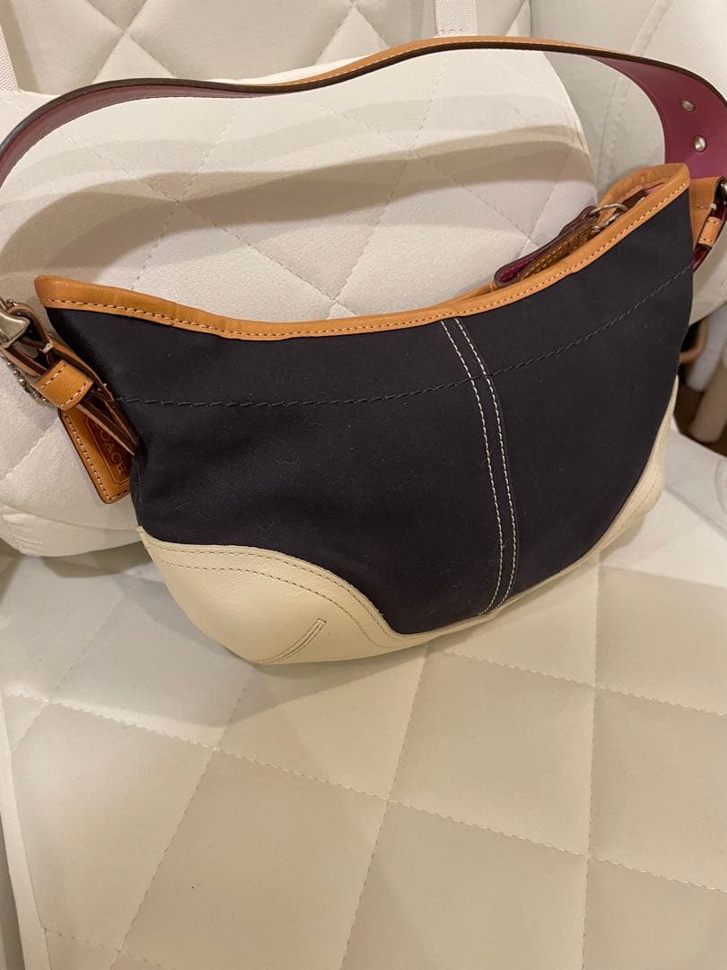 極美品☆COACHキャンバスとレザーのシグネチャーショルダーバッグ