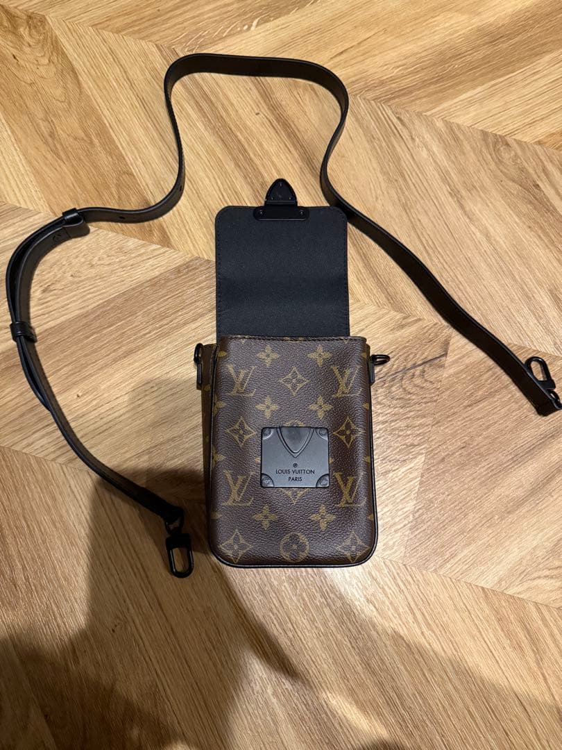 Louis Vuitton Sロック ヴェルティカル・ウェアラブル ウォレット