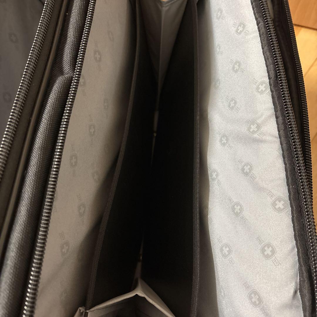 ☆美品☆ victorinox キャリーケース　大容量　黒　数回利用品