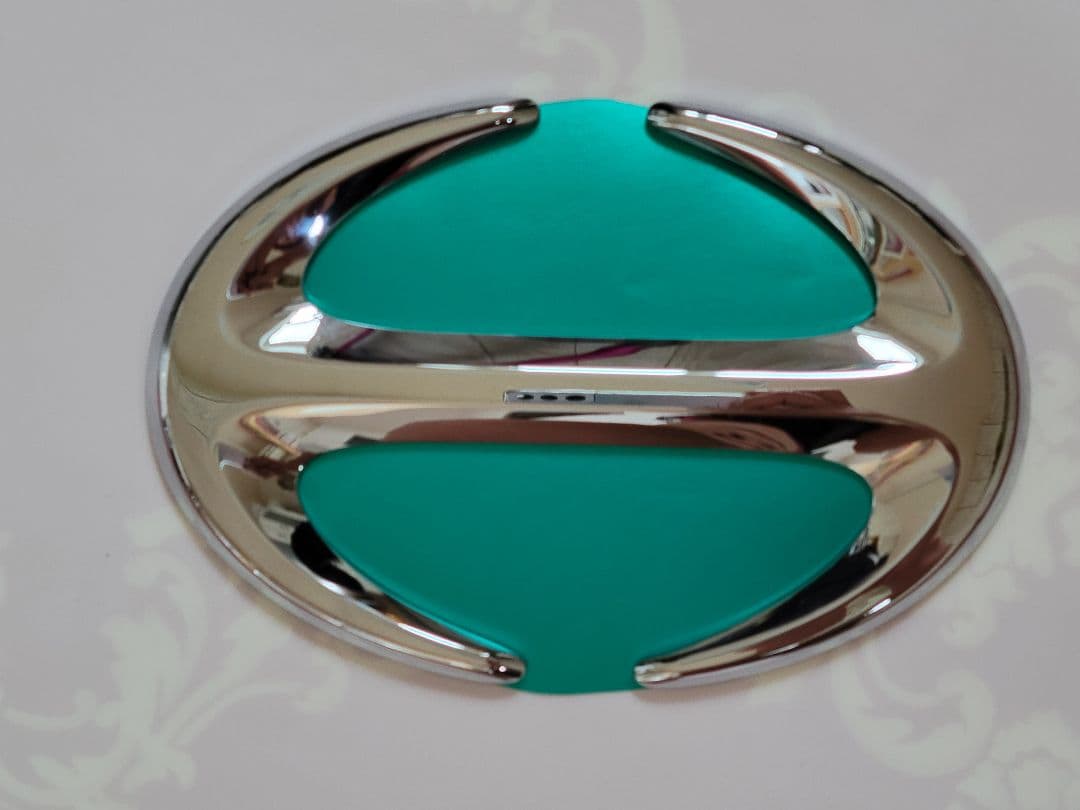 インスタ映え間違いなし！鮮やかなエメラルドグリーン 日野4tレンジャープロ専用品