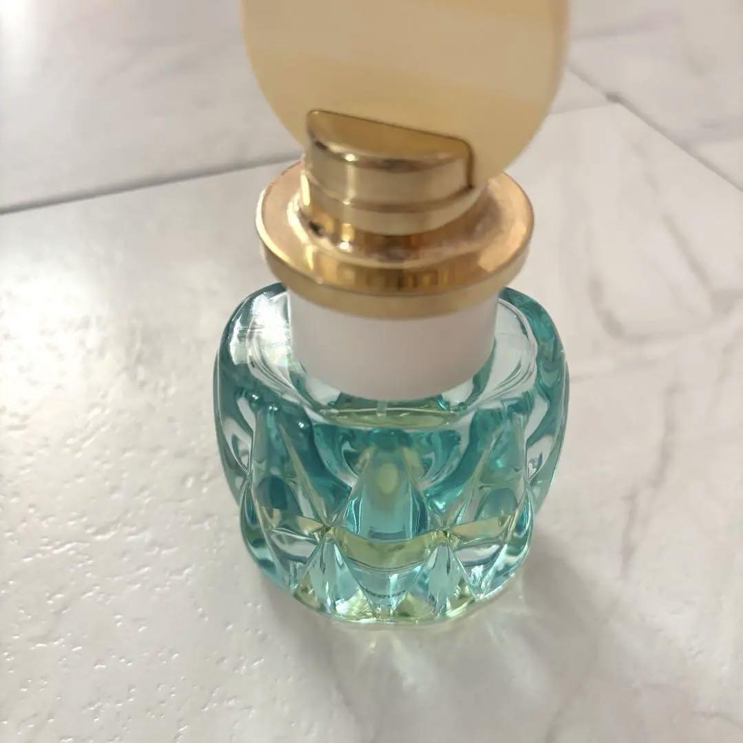 ミュウミュウ ロー ブルー オードパルファム 30ml 公式】ミュウミュウ ロー ブルー オードパルファム｜MIUMIU