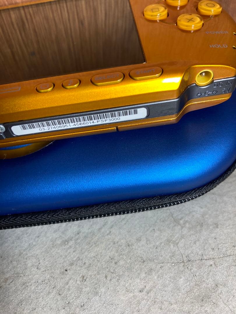 psp3000目立った傷や汚れなし