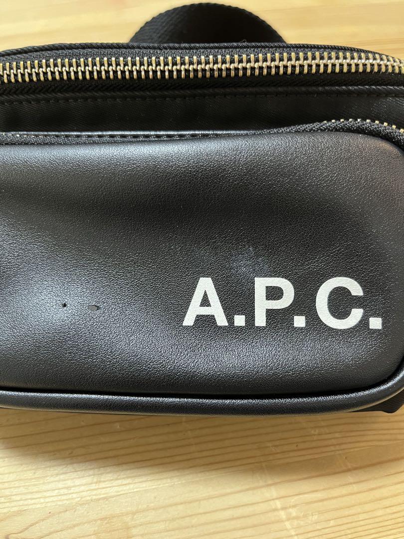 A.P.C. ブラック ボディバッグ