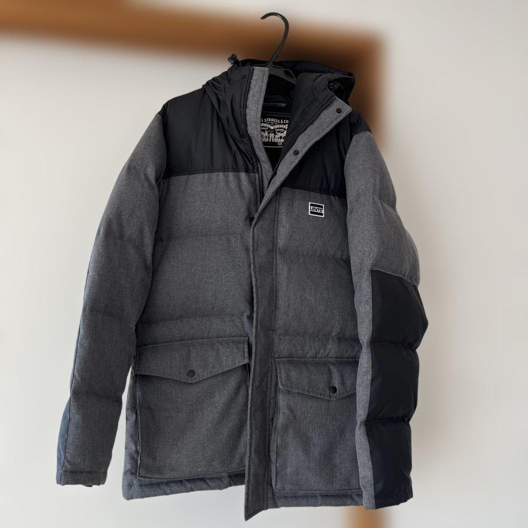 Levi’s ベーシックダウンジャケット