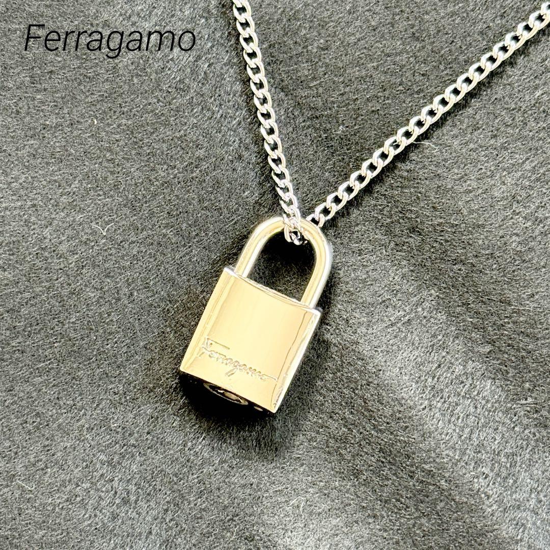 【美品】Ferragamo フェラガモ カデナ 南京錠 チャーム ネックレス