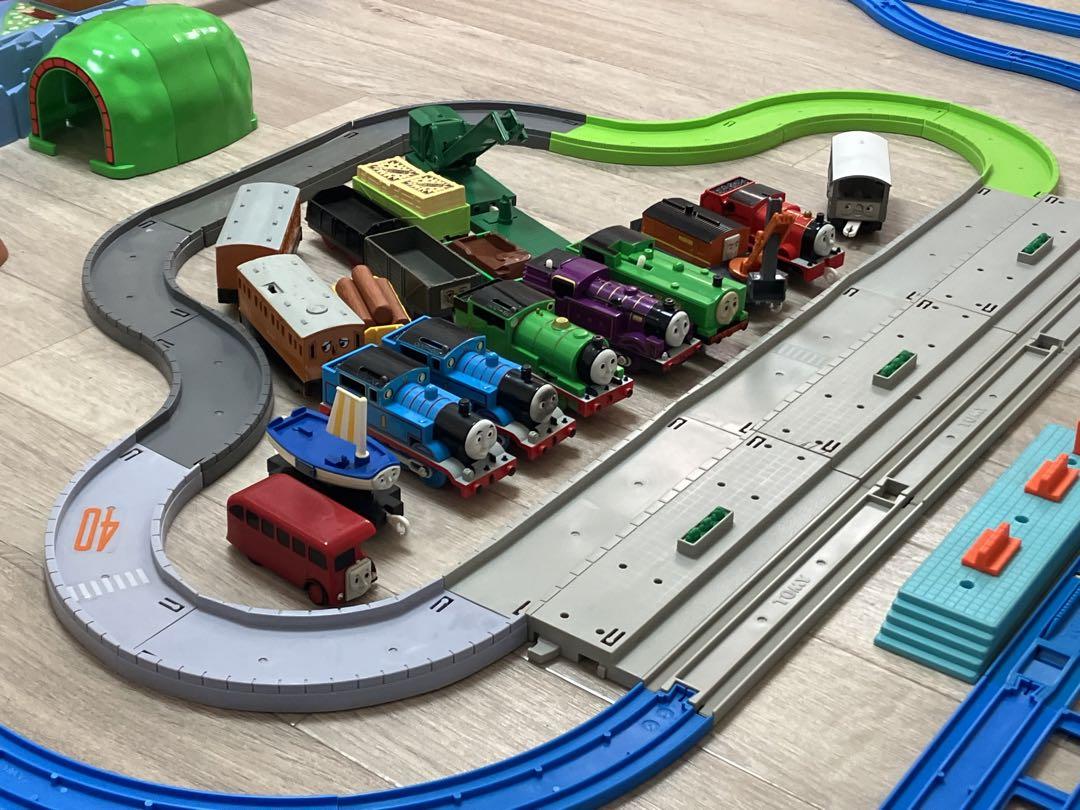 プラレール トーマス おしゃべり でこぼこ峠 プラロード バーティー レイアウト
