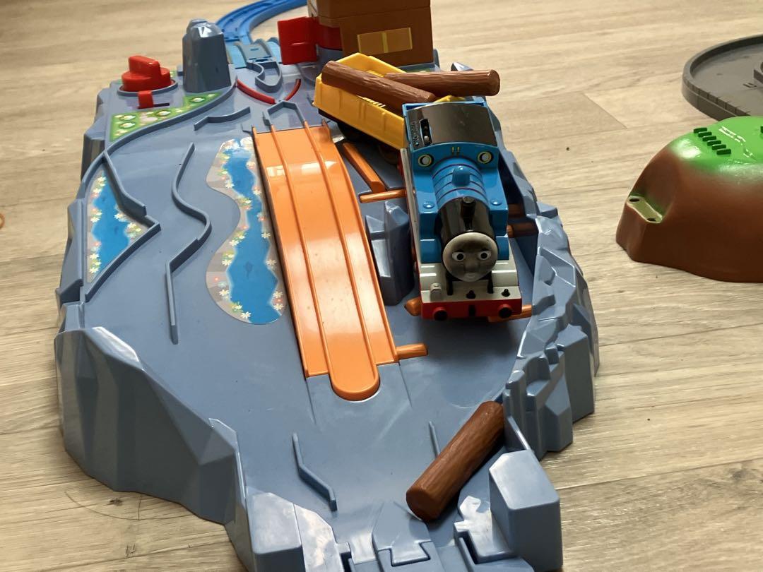 プラレール トーマス おしゃべり でこぼこ峠 プラロード バーティー レイアウト