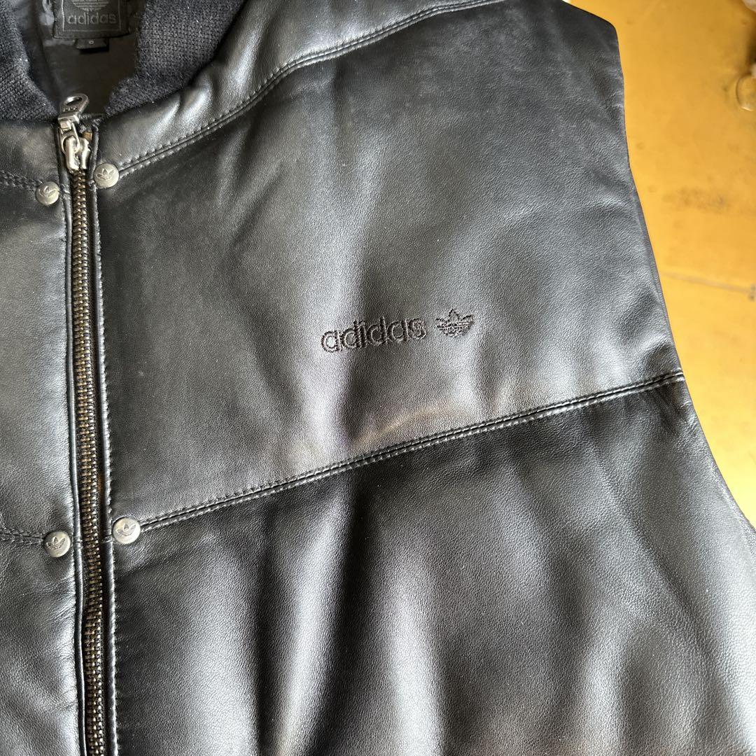 adidasレザーベスト