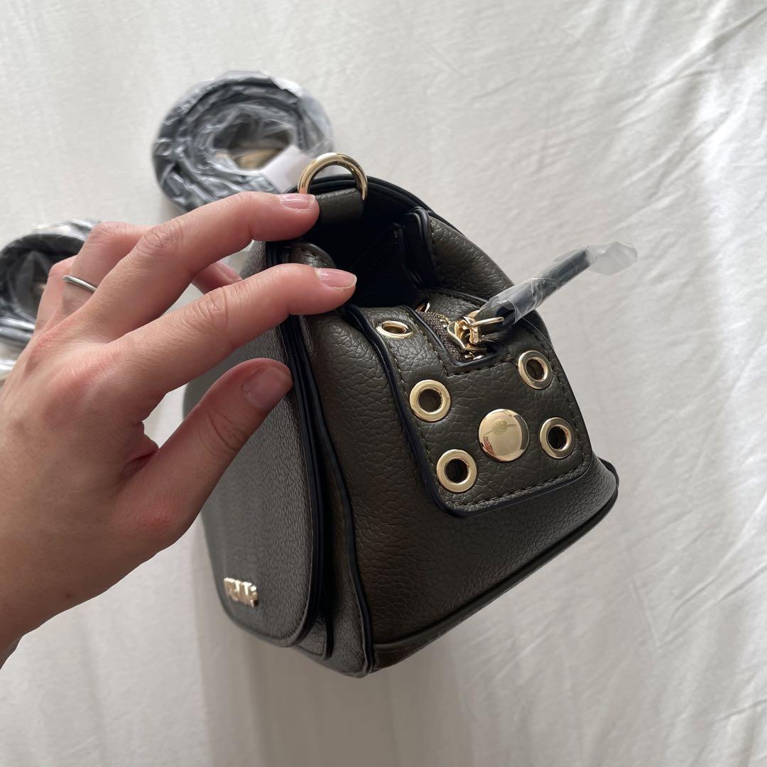 【新品】MARIO VALENTINOカーキスタッズレザーショルダーバッグ